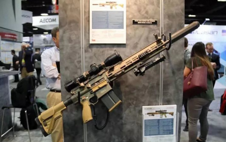 美军展示最新的m110a1半自动狙击步枪 中国在该领域被