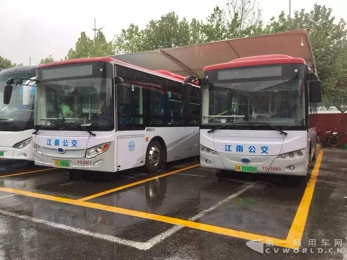 南京金龙开启"三枪充电"模式 打开纯电动公交新市场
