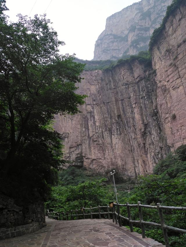 护栏姐武志山:青山环抱风光好高山深处有人家--河南新乡九莲山