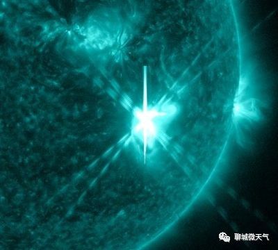 3级耀斑的极紫外线(波长为131埃)闪光,来源:太阳和日光层观测仪(sdo)