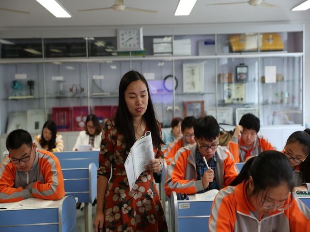 学校热点3 大连格致中学教育考察团来访我校