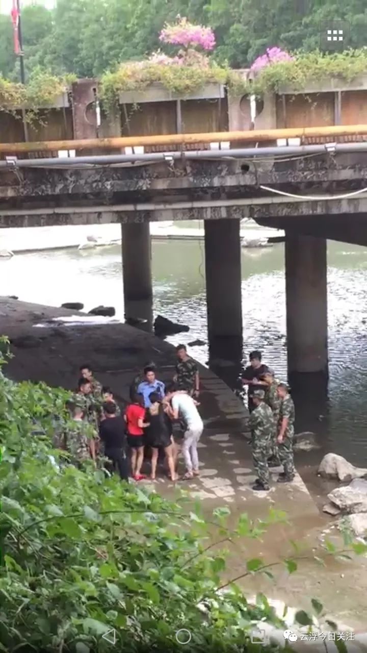 突发】市区南山河有2女子跳河.