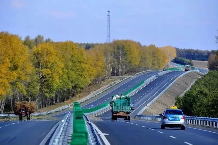 没有高等级公路的历史,实现了与北富高速,g111高速,绥北高速相连接