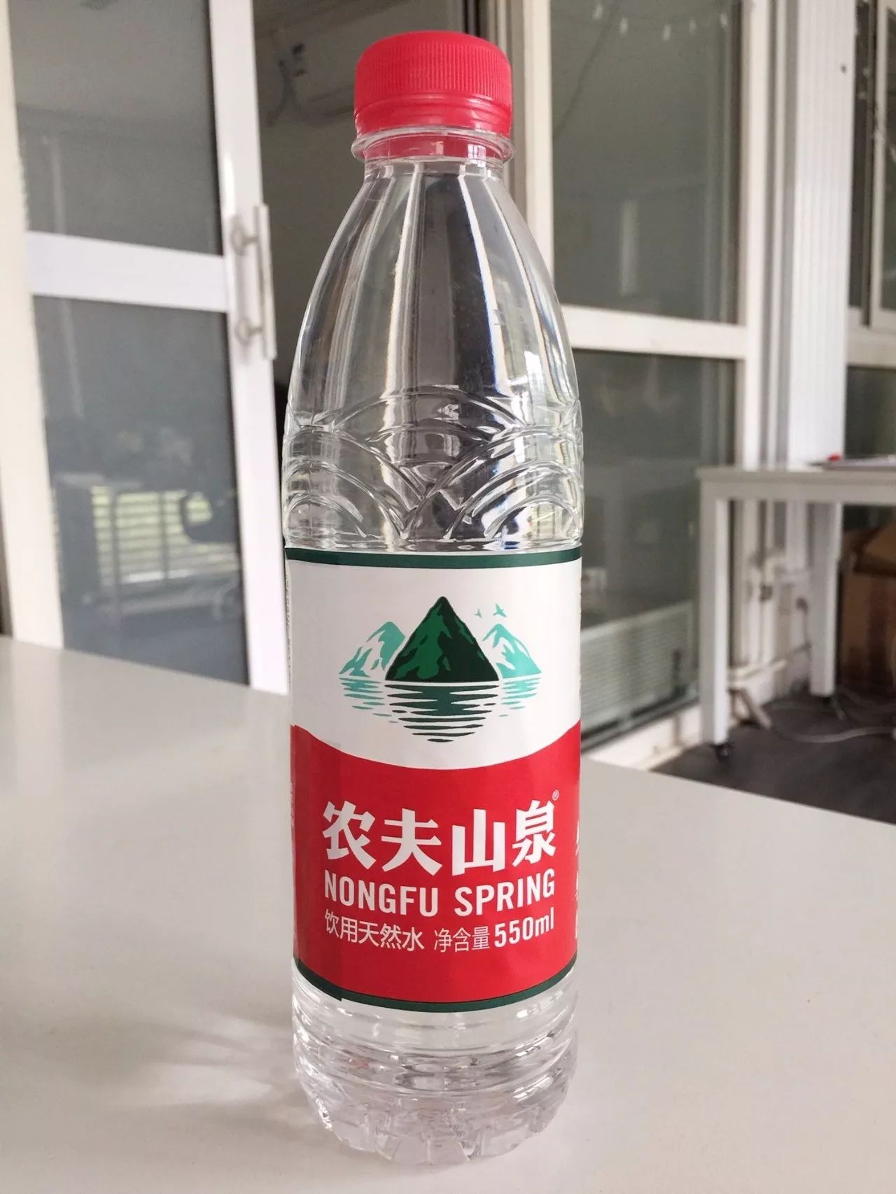 贵不见得就好,你追捧的依云矿泉水可能还不如农夫山泉!