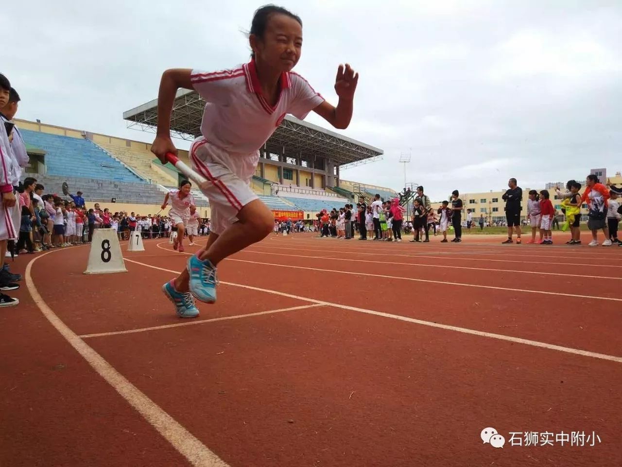 石狮实中附小体育活动我校第七届运动会在市体育场举行