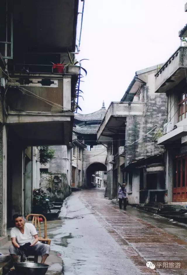 旅游 正文"平阳县城自古就是"两浙咽喉,八闽唇齿"的交通要冲,坡南又