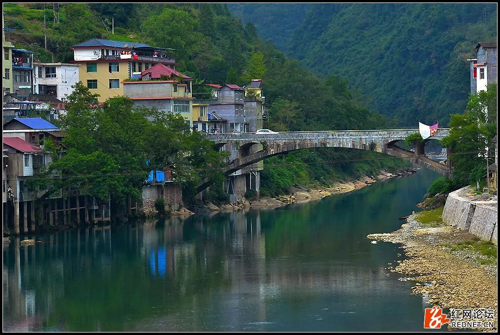 美丽河口乡,依山傍水美如画