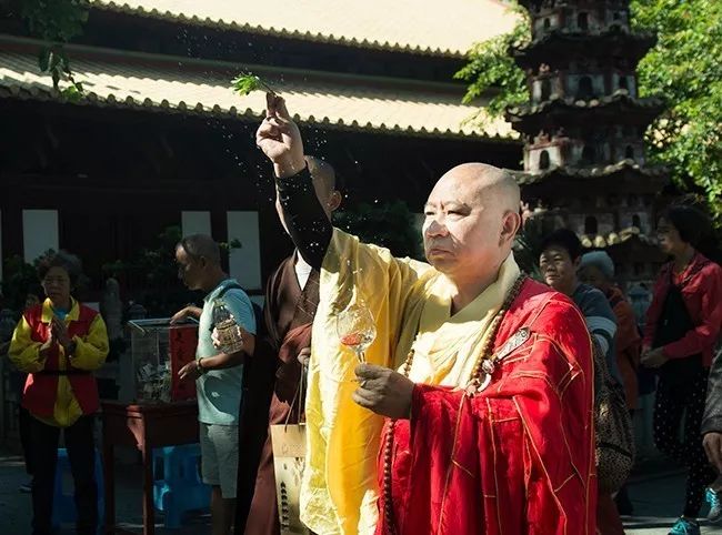 广东省佛教协会会长,广州光孝寺方丈明生大和尚主持法会并宣说升梁