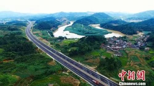 广西贵港至合浦高速公路17日宣告建成通车,中南,西南地区新添一条