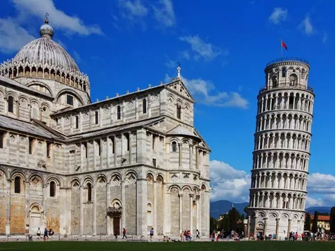 比萨斜塔  leaning tower of pisa