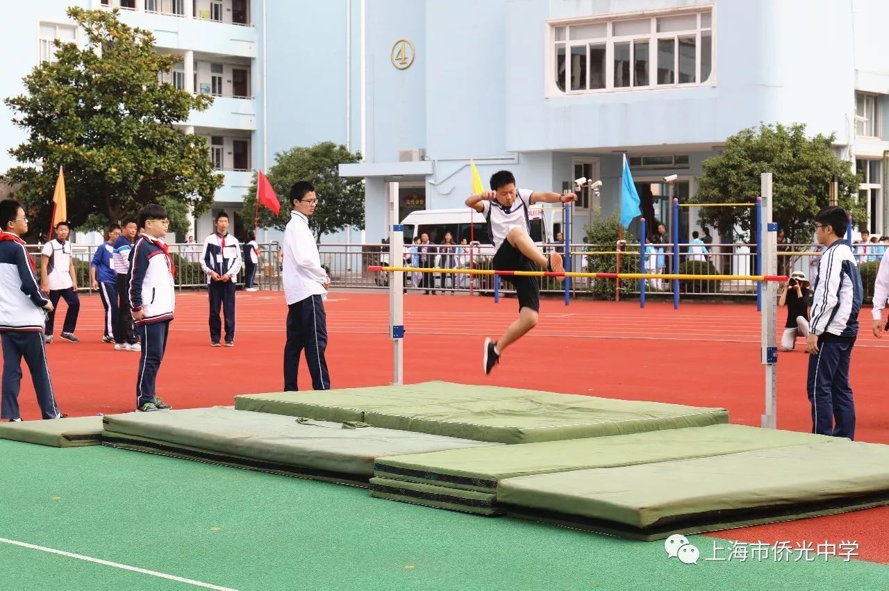 上海市侨光中学第28届秋季田径运动会传来了闭幕的跫跫足音,所有的