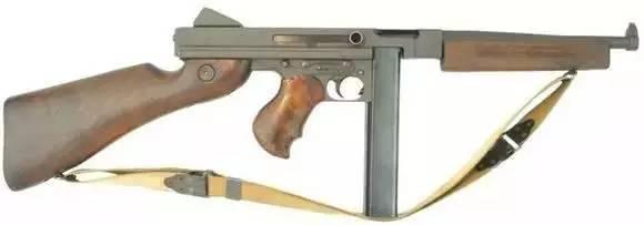 汤普森冲锋枪第一型量产时为m1921.