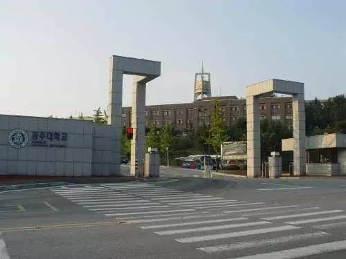 首尔大学:(韩国)