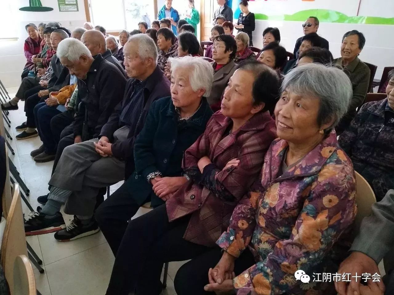 让爱常伴老年人→养老照护知识讲座走进申港街道于门村相对于城市社区