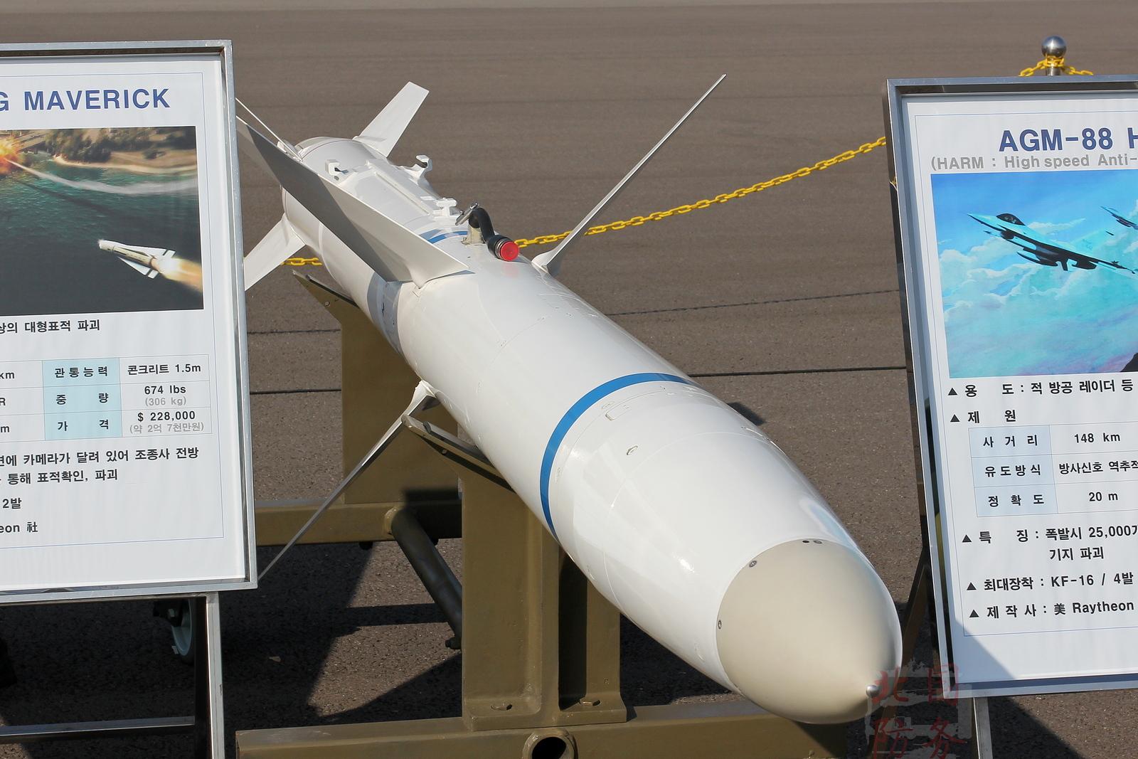 agm-88"哈姆"高速反辐射导弹,该导弹实战经验丰富,堪称此类导弹的"代