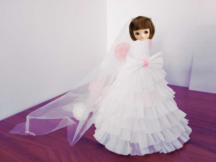 怎么用纸给芭比做婚纱_用纸给芭比娃娃做衣服(3)