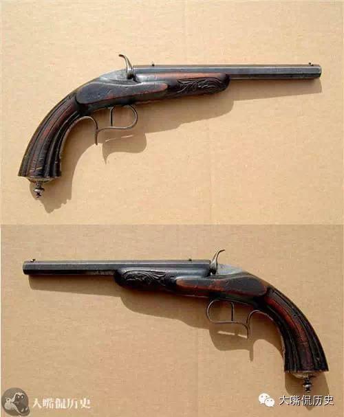 双筒手枪比利时生产的左轮300多年前葡萄牙火绳枪非常奇怪的枪,扳机在