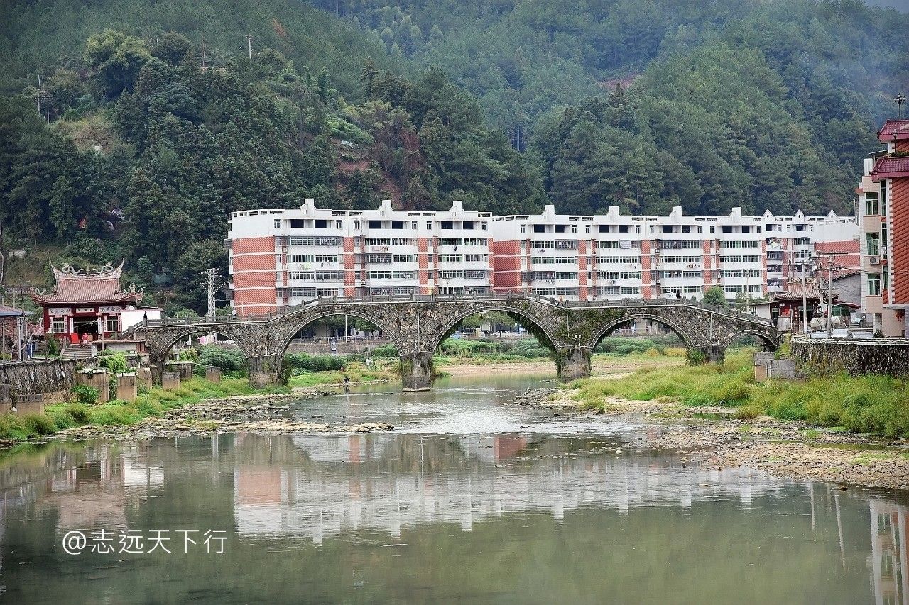 旅游 正文 大田县城所在地是均溪镇,县城很小,一条均溪河穿县而过