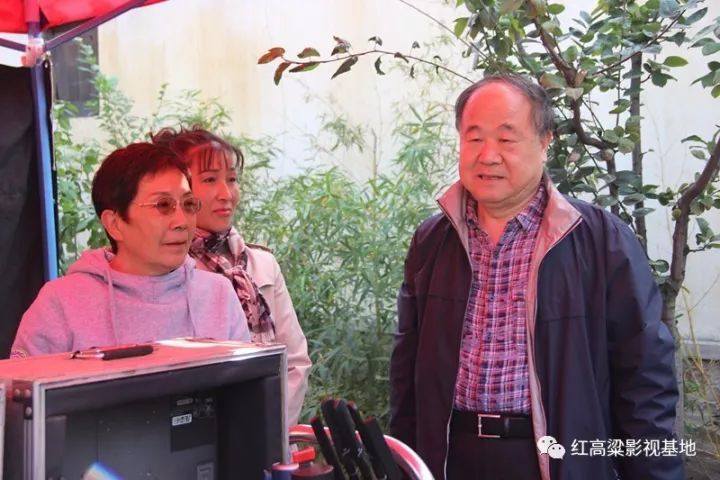 戏曲电影《红高粱,并与许玉琢导演以及各个主要演员进行了亲切交流