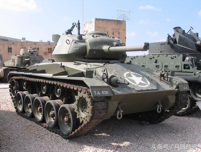 m24"霞飞"(m24 chaffee)是美国在二战中期使用的轻型坦克,以美国装甲