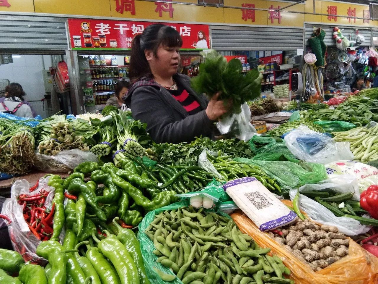 我用南方人的买菜方式在北京的菜市场里转了一圈,你猜