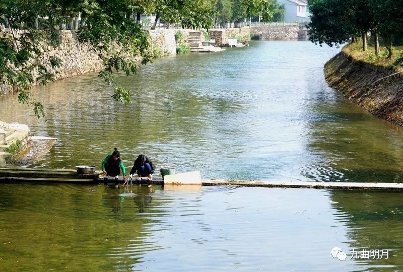 三石村位于宁波后花村园国家级风景区溪口镇西郊,距甬金高速溪口西