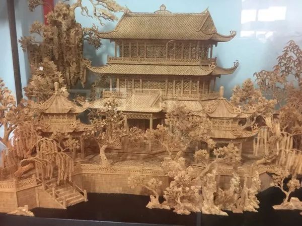 画"相结合的民间美术工艺品,软木画主要用栓树皮经过精雕细刻艺术加工