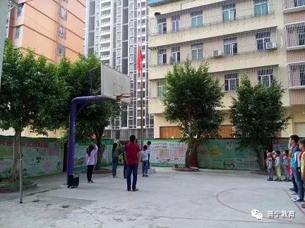 快讯向梦想出发大南山街道锡坑小学举行第一次升旗仪式