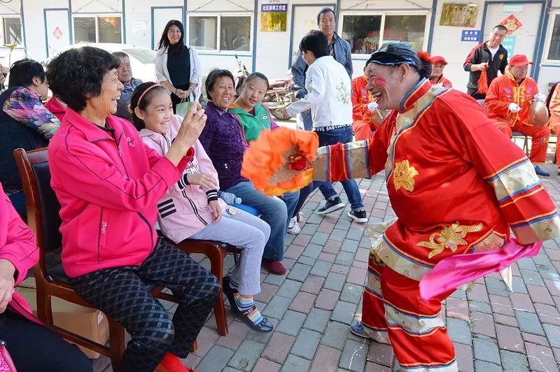 走近非遗手艺人青岛独门绝技200年闫家山地秧歌扭出浓浓中国味儿