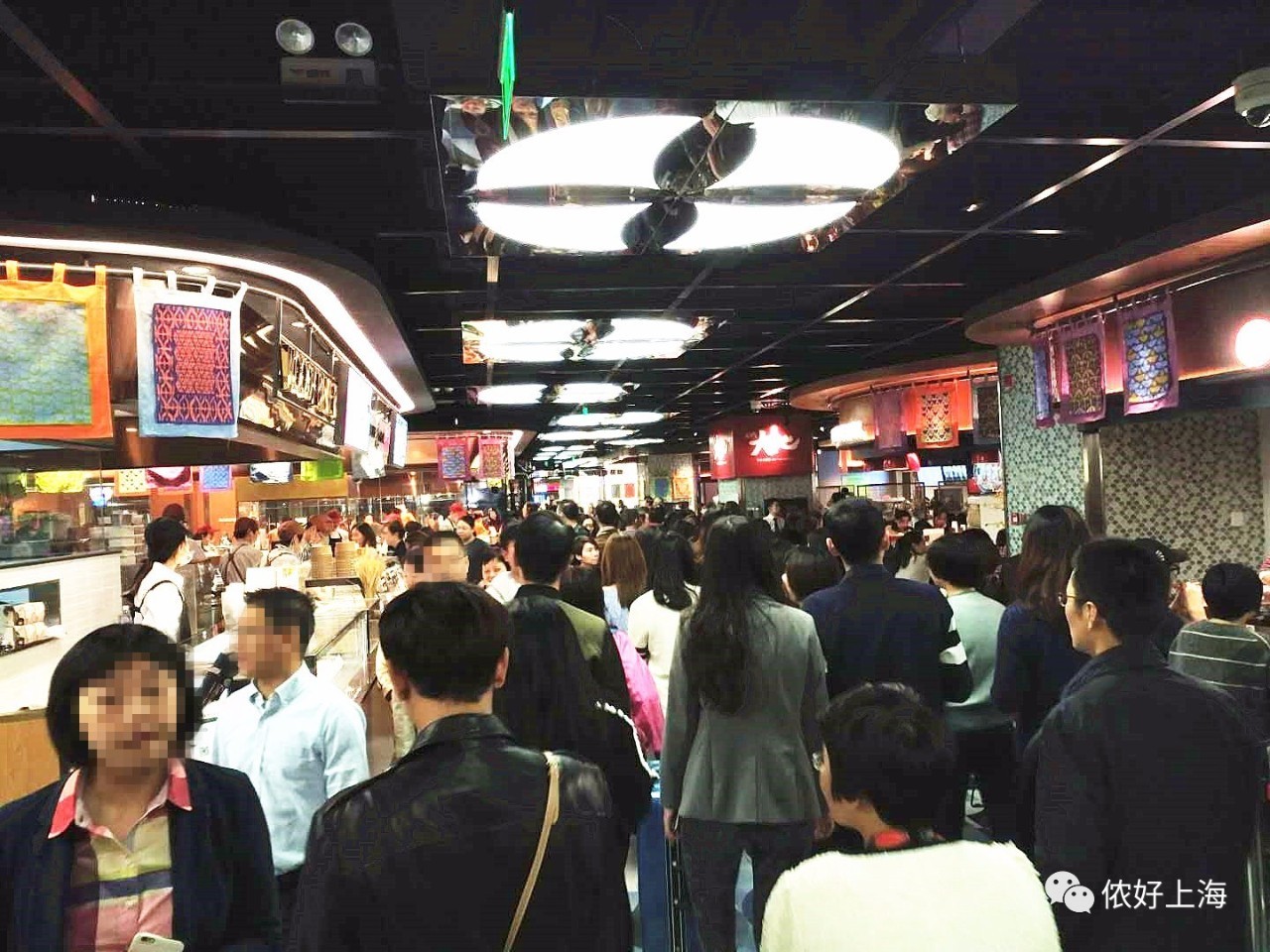 太火爆魔都这条地下美食街中午全是人人人人一大波网红店来了