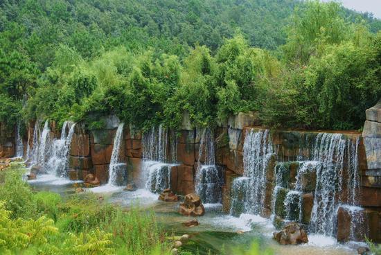 新浪旅游,珠江源风景名胜区位于中国云南省曲靖市沾益县炎方乡马雄山