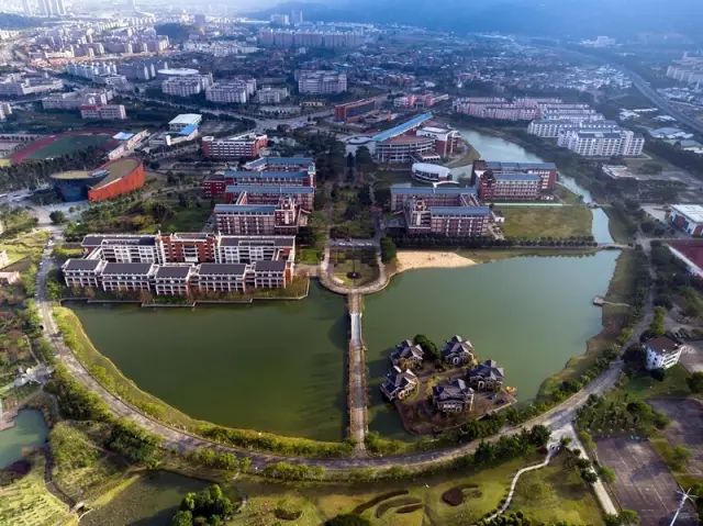 大家好,给大家介绍一下,这是我的大学@福建中医药大学