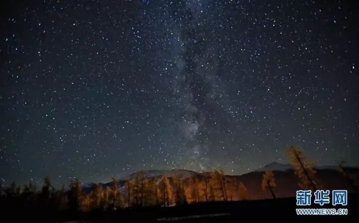 这是10月13日在新疆喀纳斯景区拍摄的星空 3