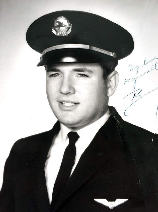 barry seal 担任飞机师时期照片