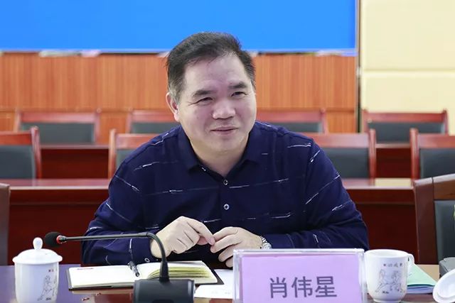 市司法局党组书记,局长肖伟星同志汇报我市公证机构体制改革情况