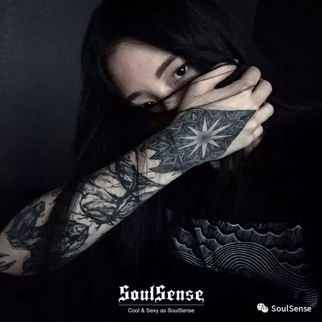 soulsense 视·界 | 如果有这么sexy的女纹身师,应该不会觉得刺青太痛