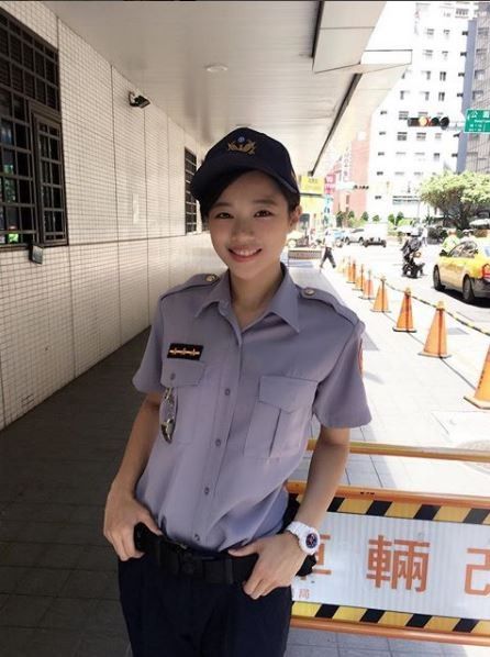 亚洲五国警花比拼 还是咱中国女警的最美