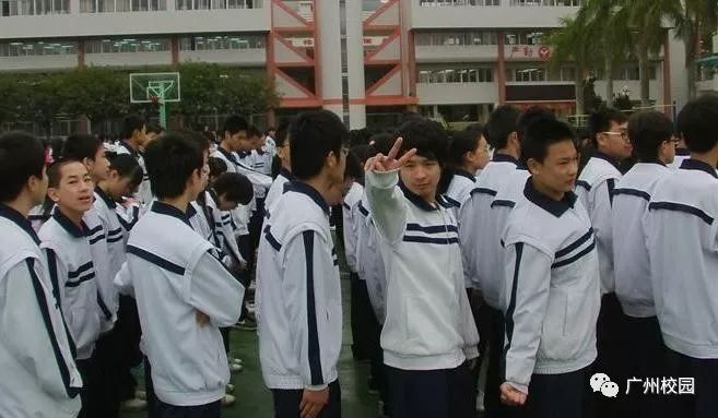 10,潮州市高级中学 潮高夏装校服比较简洁, 潮州高级中学校园环境