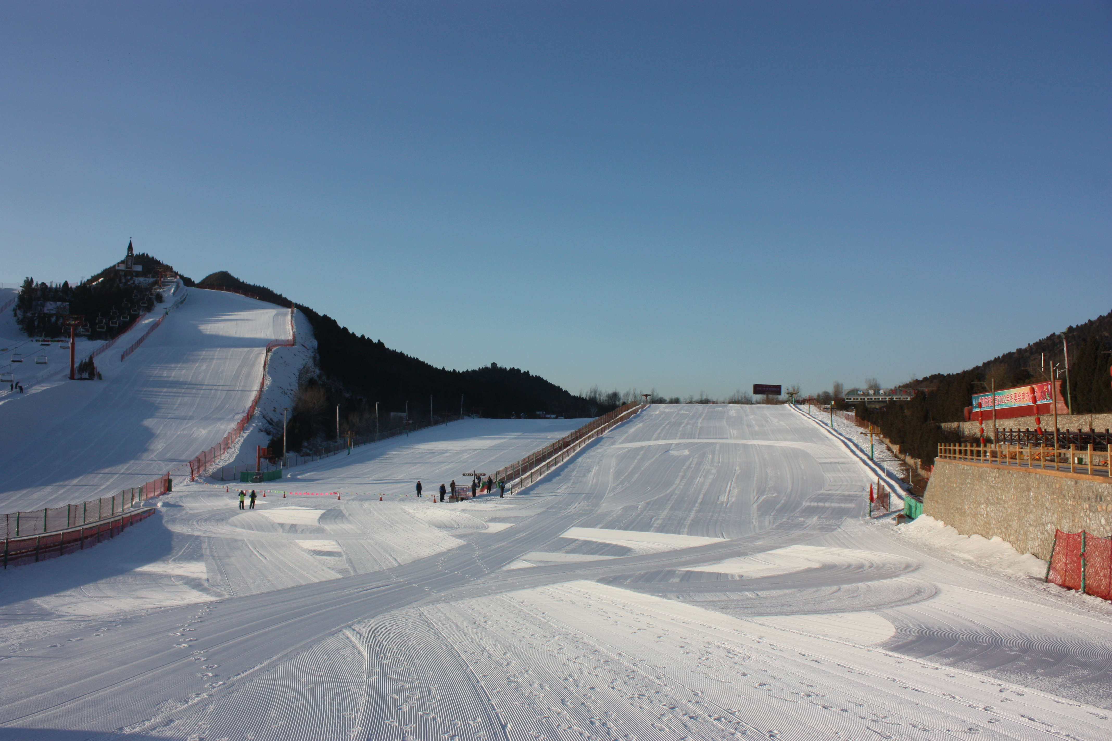 2018云居滑雪场滑雪冬令营,北京房山云居滑雪场,专业滑雪器材,资深