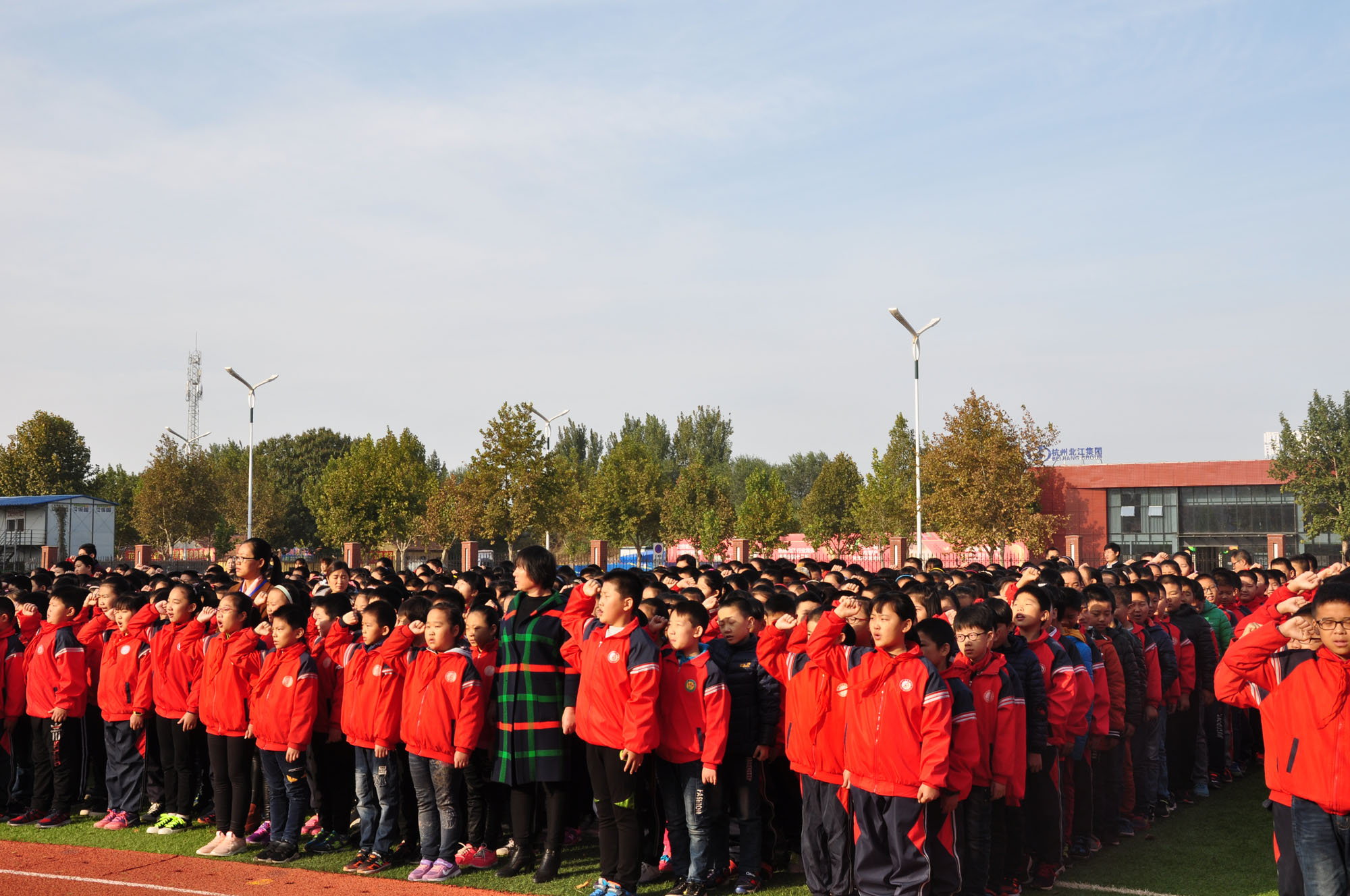 临朐县东郡小学"向国旗敬礼 为祖国祝福"