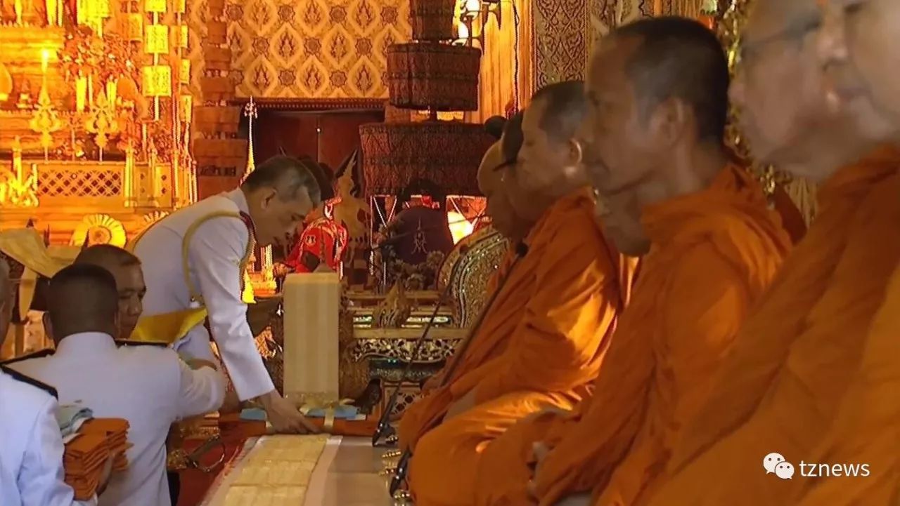 泰国第九世皇荼毗大典今启动十世皇主持火化前诵经仪式
