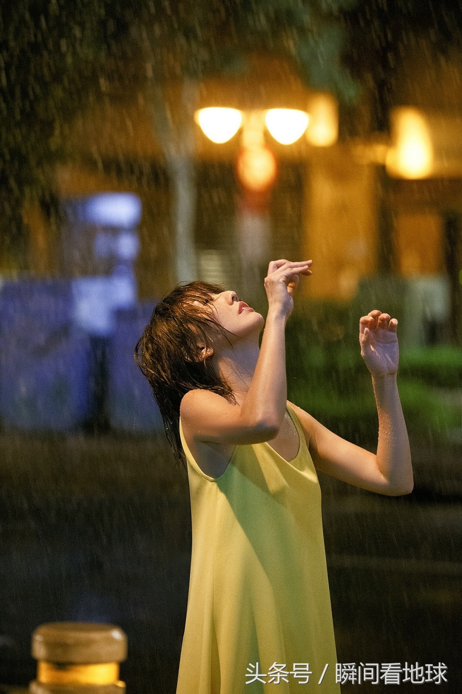 孙燕姿雨天现身街头,画面太美不忍直视!