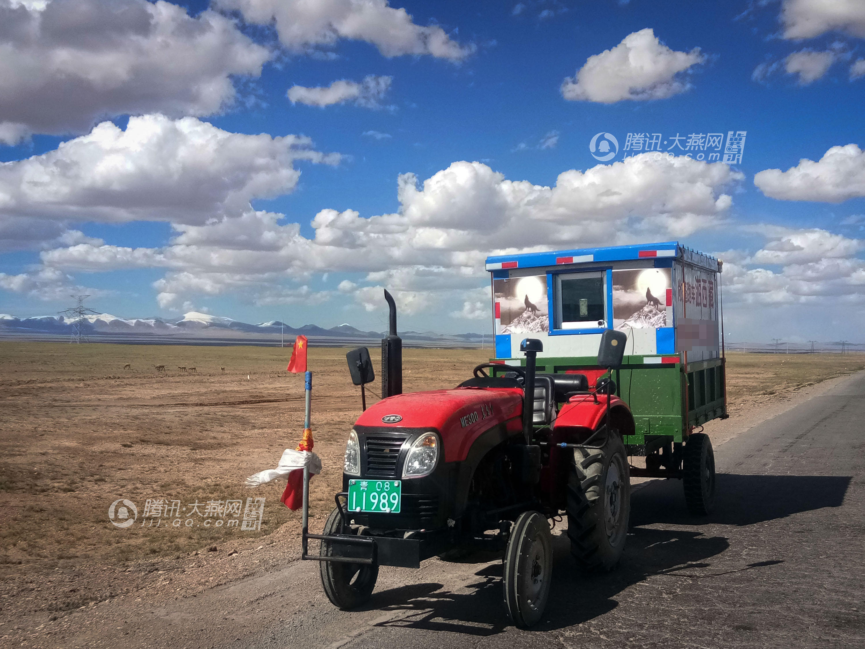 小伙开拖拉机房车游西藏