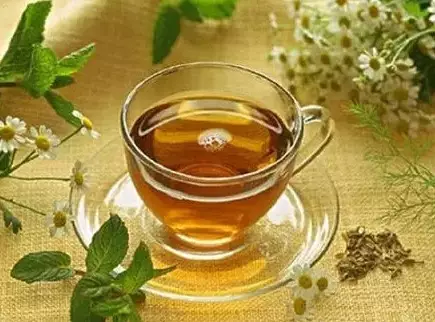 蜂蜜配绿茶就改善喉咙肿痛