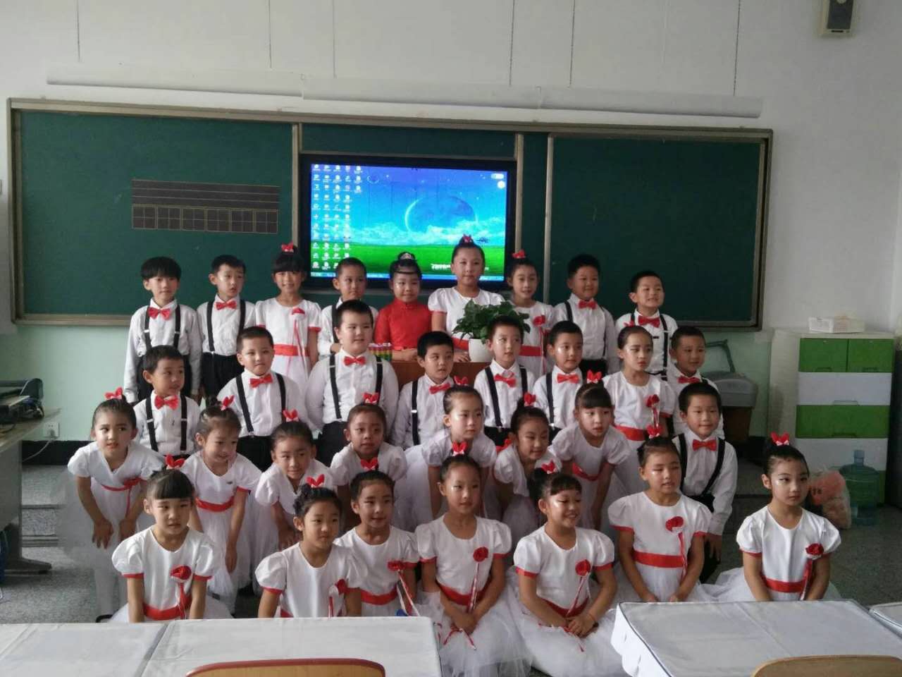 延吉市北山小学西校区 一年二班 展校园风采 歌咏比赛
