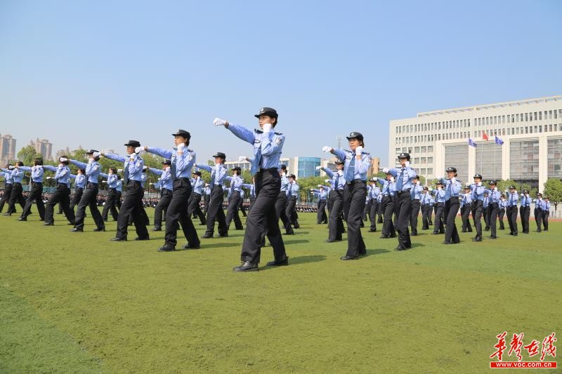 湖南警察学院举行营开放日"活动 千人观看军训汇演