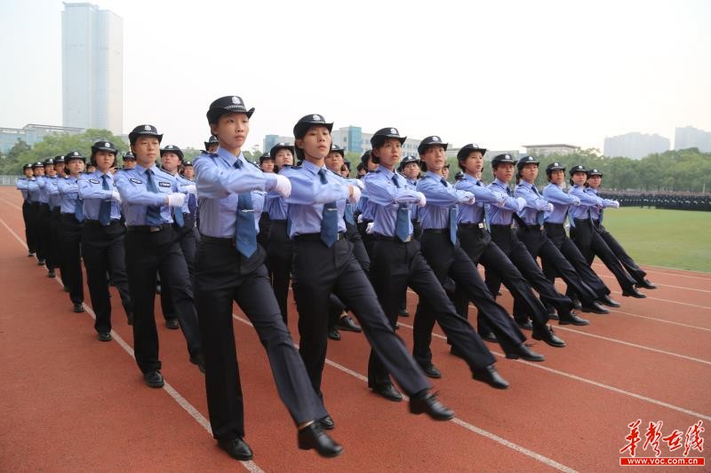 湖南警察学院举行营开放日活动千人观看军训汇演