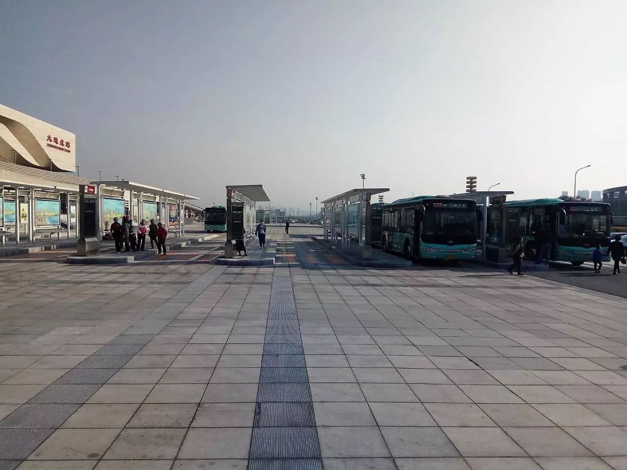 大连北站新公交枢纽站昨日正式启用,地铁车站