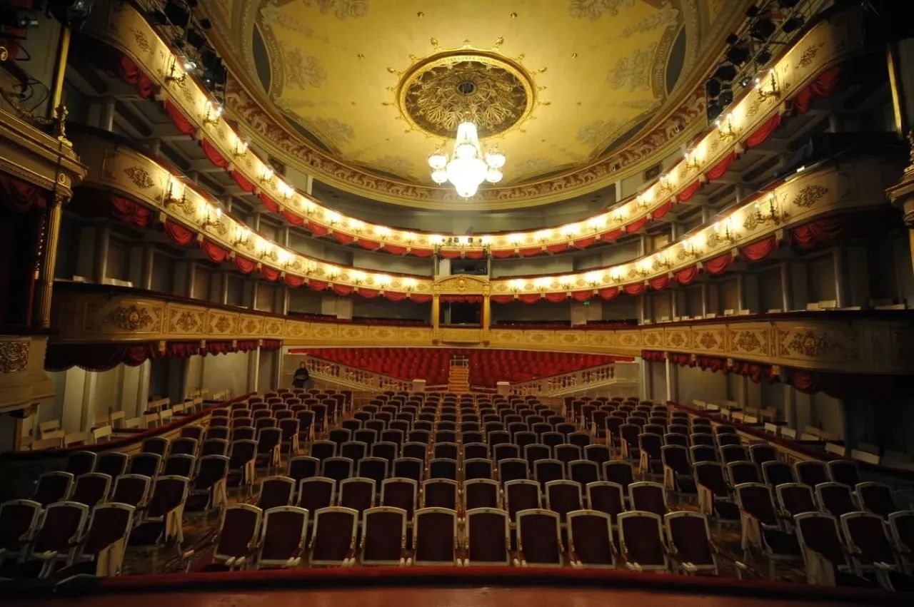 俄罗斯历史上的今天小剧院正式揭幕