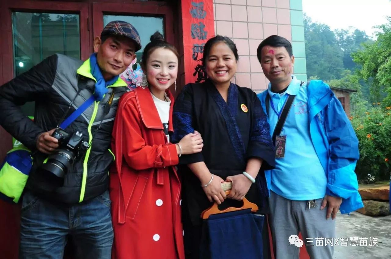 三苗视频最美苗家女杨雨轩家的这场长桌宴不得了了